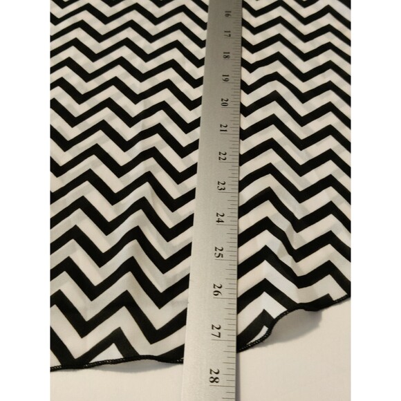 VTG. Tyche Women's Sleeveless Black &‎ White Chevron Pattern Tank Top Size Small - Picture 9 of 10